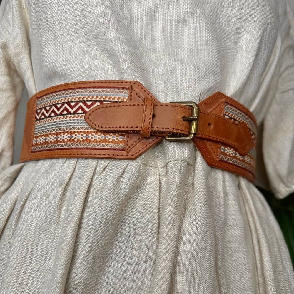 Vintage 1970s leather belt